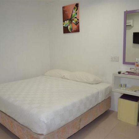 Lavender Hotel Teluk Intan Buitenkant foto