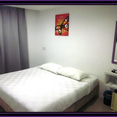Lavender Hotel Teluk Intan Buitenkant foto