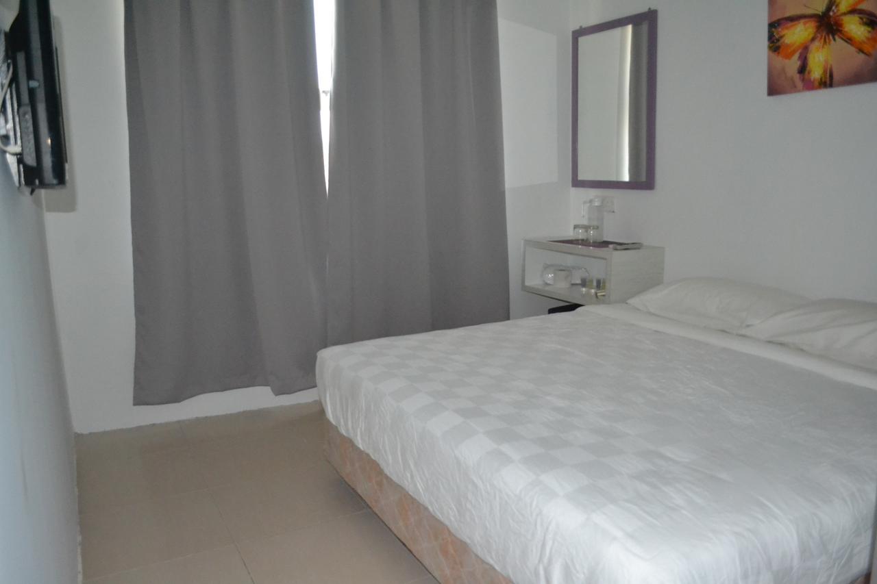 Lavender Hotel Teluk Intan Buitenkant foto