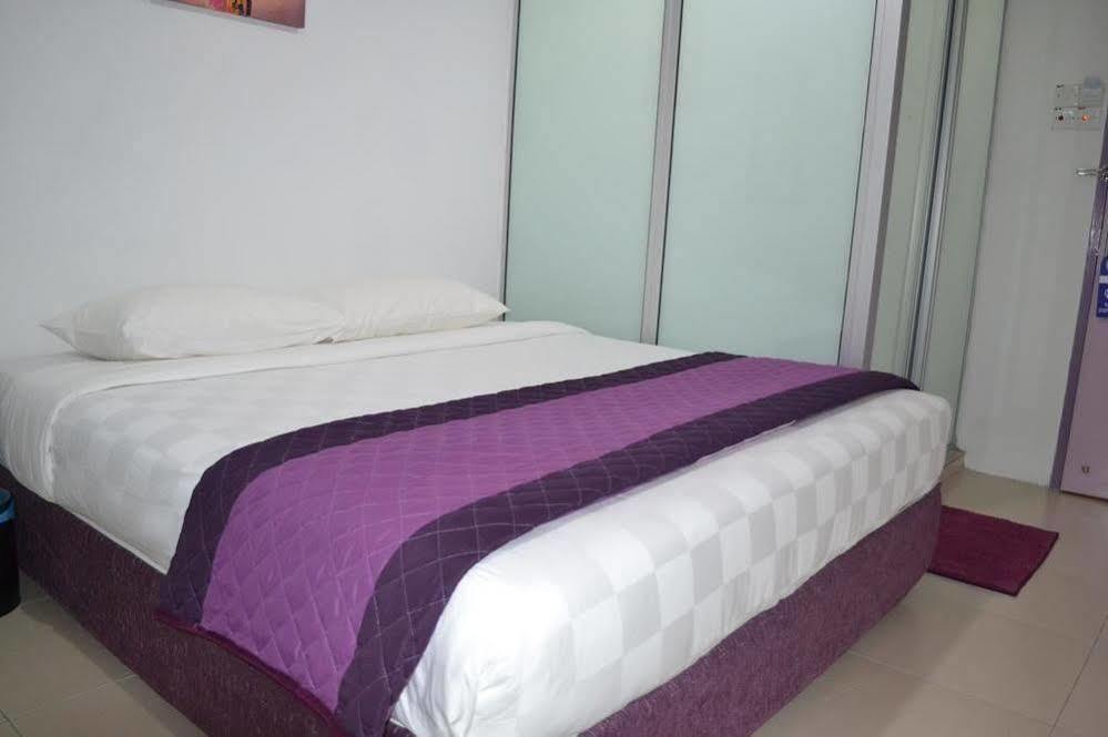 Lavender Hotel Teluk Intan Buitenkant foto