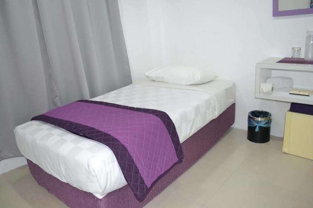 Lavender Hotel Teluk Intan Buitenkant foto